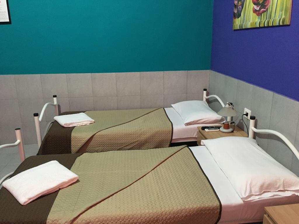 Volturno House Hostel Roma Phòng bức ảnh